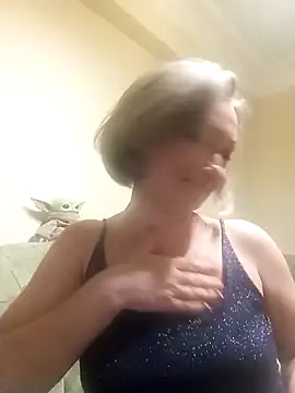 Snapshot of EdithManning chatting on 02-03-25, 07:10 EdithManning online show from 02-03-25, 07:10