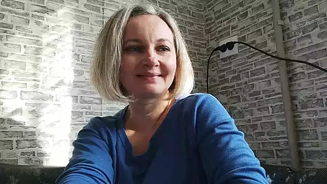 Snapshot of EdithManning chatting on 02-10-25, 09:25 EdithManning online show from 02-10-25, 09:25