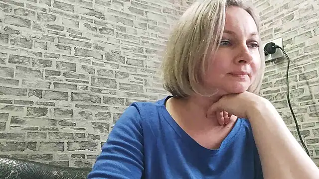 Snapshot of EdithManning chatting on 02-11-25, 12:27 EdithManning online show from 02-11-25, 12:27