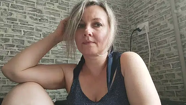 Snapshot of EdithManning chatting on 03-05-25, 11:17 EdithManning online show from 03-05-25, 11:17