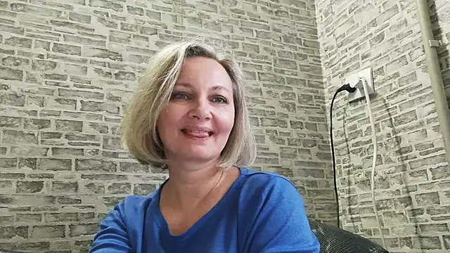 Snapshot of EdithManning chatting on 03-06-25, 12:30 EdithManning online show from 03-06-25, 12:30