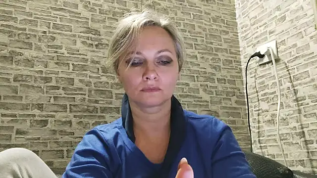 Snapshot of EdithManning chatting on 03-06-25, 03:35 EdithManning online show from 03-06-25, 03:35