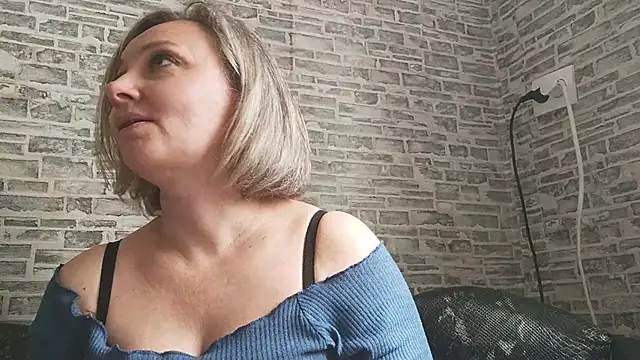 Snapshot of EdithManning chatting on 03-10-25, 09:10 EdithManning online show from 03-10-25, 09:10