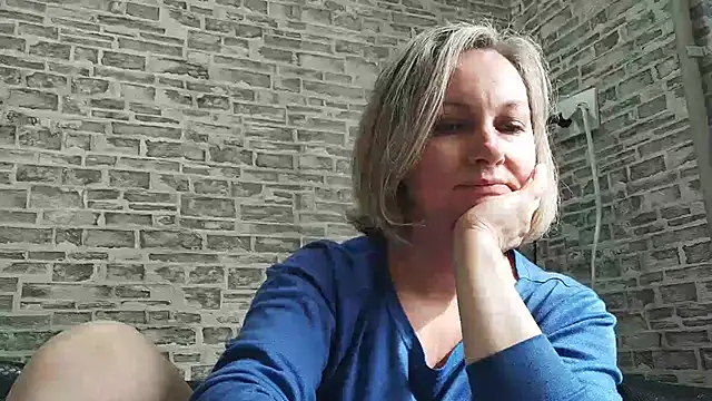 Snapshot of EdithManning chatting on 03-11-25, 09:13 EdithManning online show from 03-11-25, 09:13