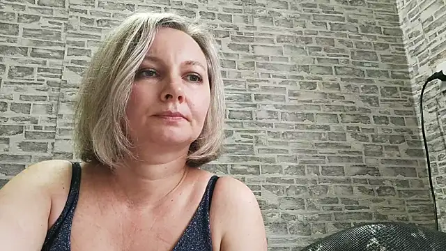 Snapshot of EdithManning chatting on 03-13-25, 01:18 EdithManning online show from 03-13-25, 01:18