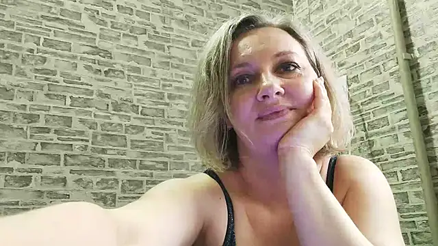 Snapshot of EdithManning chatting on 03-17-25, 09:55 EdithManning online show from 03-17-25, 09:55