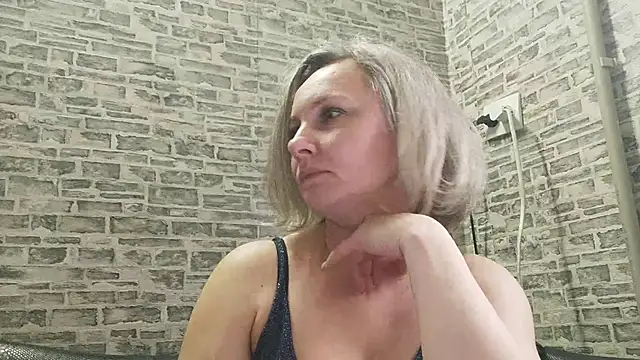 Snapshot of EdithManning chatting on 03-17-25, 12:57 EdithManning online show from 03-17-25, 12:57