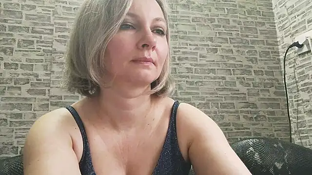 Snapshot of EdithManning chatting on 03-18-25, 06:25 EdithManning online show from 03-18-25, 06:25