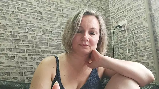 Snapshot of EdithManning chatting on 03-18-25, 09:31 EdithManning online show from 03-18-25, 09:31