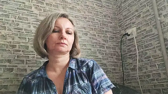 Snapshot of EdithManning chatting on 03-21-25, 08:06 EdithManning online show from 03-21-25, 08:06