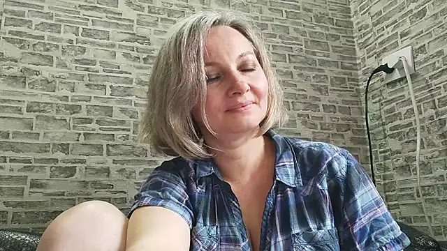 Snapshot of EdithManning chatting on 03-21-25, 11:12 EdithManning online show from 03-21-25, 11:12