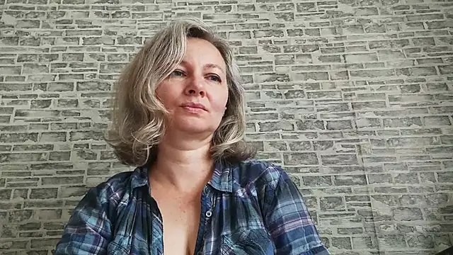 Snapshot of EdithManning chatting on 09-10-25, 05:07 EdithManning online show from 09-10-25, 05:07