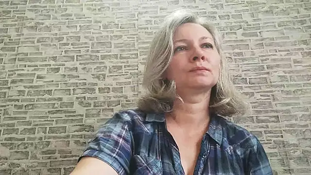 Snapshot of EdithManning chatting on 09-15-25, 05:18 EdithManning online show from 09-15-25, 05:18