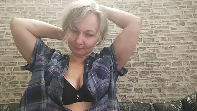 Snapshot of EdithManning chatting on 11-12-25, 07:42 EdithManning online show from 11-12-25, 07:42