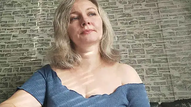 Snapshot of EdithManning chatting on 11-21-25, 07:51 EdithManning online show from 11-21-25, 07:51