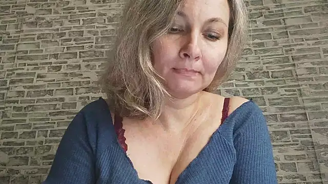 Snapshot of EdithManning chatting on 11-24-25, 08:03 EdithManning online show from 11-24-25, 08:03