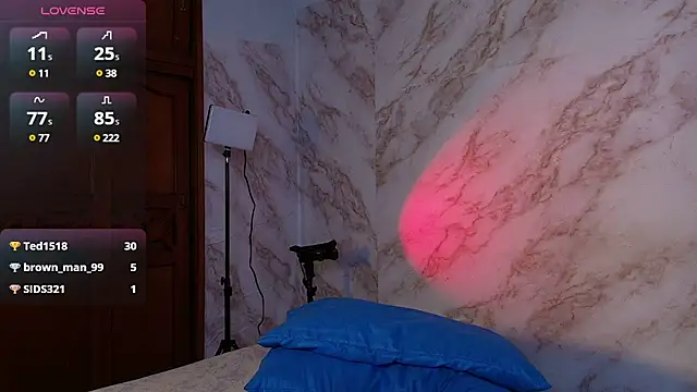 Snapshot of lucia_brown chatting on 02-06-25, 09:06 lucia brown online show from 02-06-25, 09:06