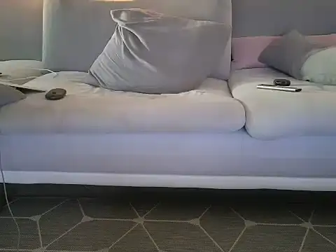 Snapshot of Laure11 chatting on 10-16-25, 04:52 Laure11 online show from 10-16-25, 04:52