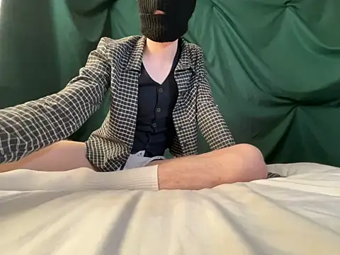 Snapshot of HappyCake chatting on 03-30-26, 12:17 HappyCake online show from 03-30-26, 12:17