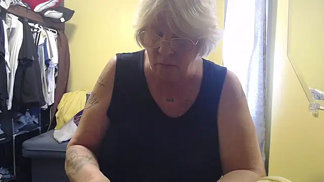 Snapshot of canadiancougar1965 chatting on 02-16-26, 04:03 canadiancougar1965 online show from 02-16-26, 04:03