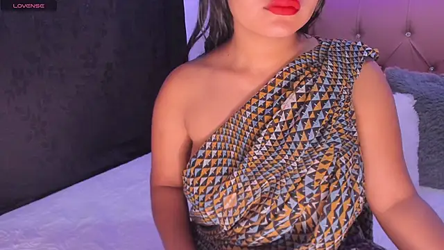 Snapshot of shara_queen1 chatting on 01-17-25, 06:44 shara queen1 online show from 01-17-25, 06:44