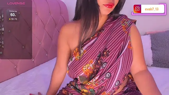 Snapshot of shara_queen1 chatting on 01-23-25, 10:01 shara queen1 online show from 01-23-25, 10:01