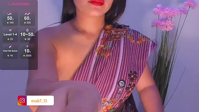 Snapshot of shara_queen1 chatting on 02-03-25, 03:31 shara queen1 online show from 02-03-25, 03:31