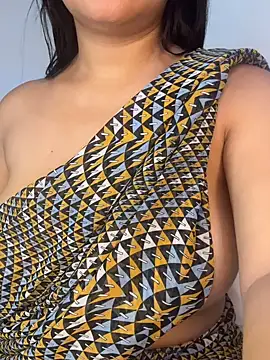 Snapshot of shara_queen1 chatting on 11-22-25, 01:59 shara queen1 online show from 11-22-25, 01:59