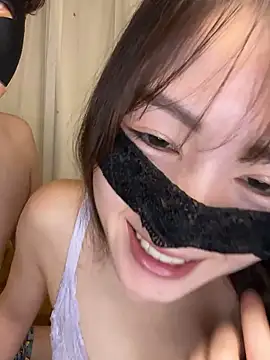 Snapshot of miumiu_0304 chatting on 12-21-25, 08:21 miumiu 0304 online show from 12-21-25, 08:21