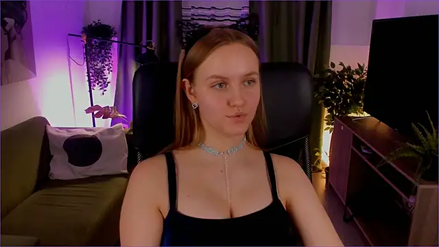 Snapshot of KellyPoter chatting on 12-14-24, 03:25 KellyPoter online show from 12-14-24, 03:25