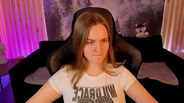 Snapshot of KellyPoter chatting on 12-17-24, 12:00 KellyPoter online show from 12-17-24, 12:00