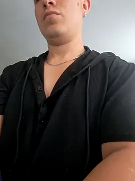 Snapshot of dragon1006 chatting on 03-04-25, 08:27 dragon1006 online show from 03-04-25, 08:27