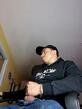 Snapshot of dragon1006 chatting on 09-21-25, 10:22 dragon1006 online show from 09-21-25, 10:22