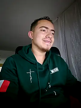 Snapshot of dragon1006 chatting on 10-11-25, 02:00 dragon1006 online show from 10-11-25, 02:00