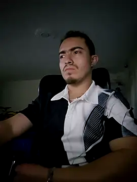 Snapshot of dragon1006 chatting on 10-19-25, 03:18 dragon1006 online show from 10-19-25, 03:18