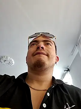 Snapshot of dragon1006 chatting on 10-19-25, 09:04 dragon1006 online show from 10-19-25, 09:04