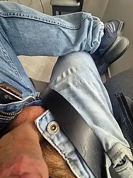 Snapshot of dragon1006 chatting on 10-26-25, 04:24 dragon1006 online show from 10-26-25, 04:24