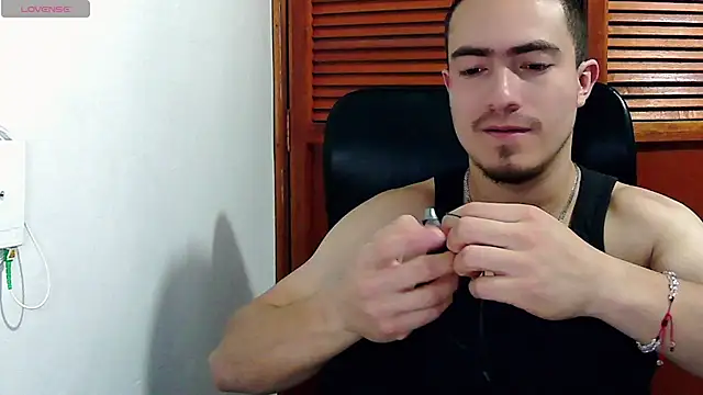 Snapshot of dragon1006 chatting on 05-19-26, 03:35 dragon1006 online show from 05-19-26, 03:35