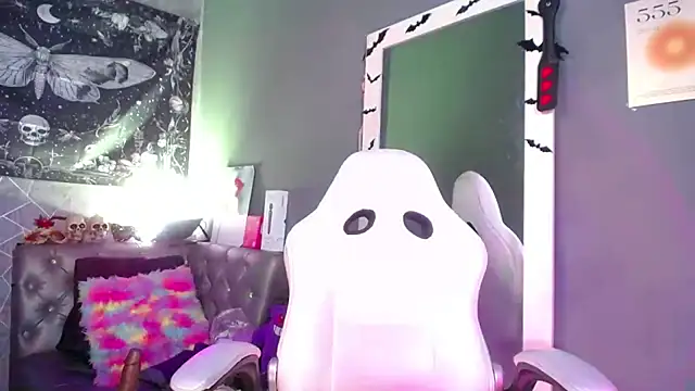 amelierouss online show from 04-18-26, 02:59