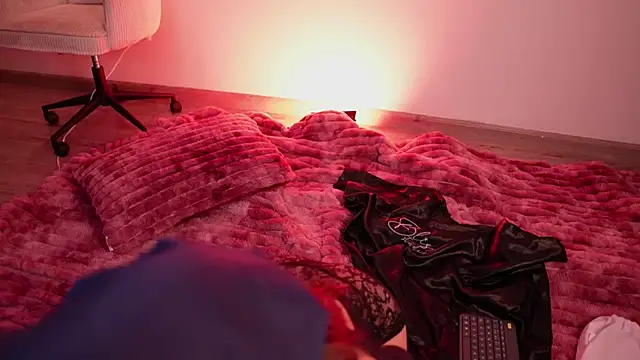 Megga Bluee online show from 10-25-25, 01:57