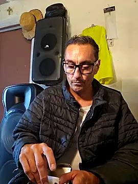 Snapshot of Pumpndeep chatting on 10-27-25, 06:56 Pumpndeep online show from 10-27-25, 06:56