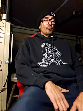 Snapshot of Pumpndeep chatting on 11-19-25, 10:37 Pumpndeep online show from 11-19-25, 10:37