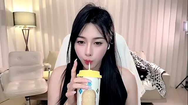 Snapshot of K-moumou chatting on 09-26-25, 03:27 K-moumou online show from 09-26-25, 03:27