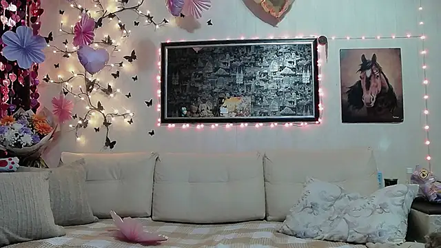 Snapshot of Alysta chatting on 02-16-26, 01:57 Alysta online show from 02-16-26, 01:57