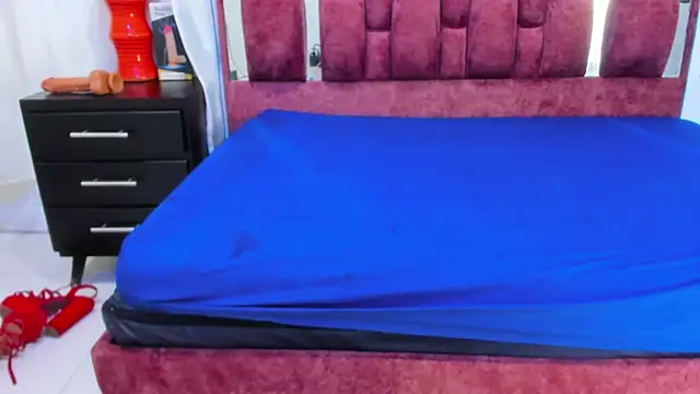 lucy cooper01 online show from 12-10-24, 02:38