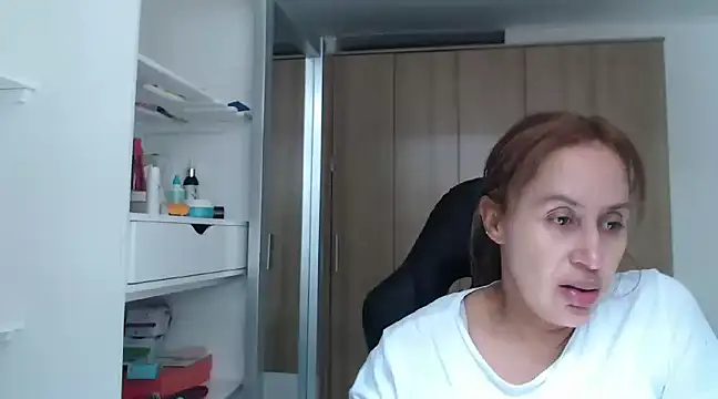 RoxanaLove9 online show from 01-10-25, 06:28