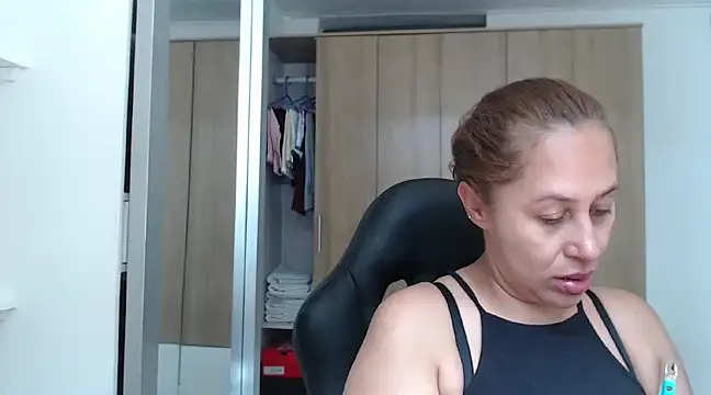 RoxanaLove9 online show from 01-21-25, 06:34