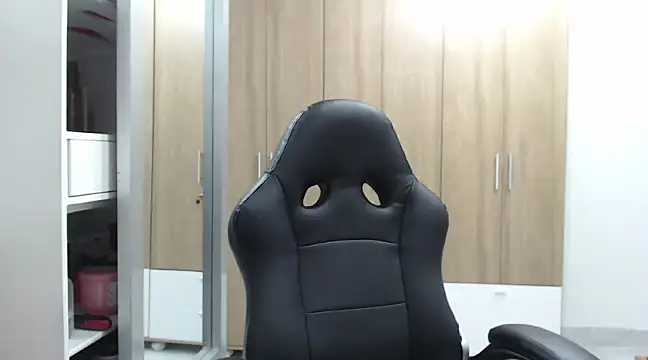 RoxanaLove9 online show from 02-11-25, 10:28