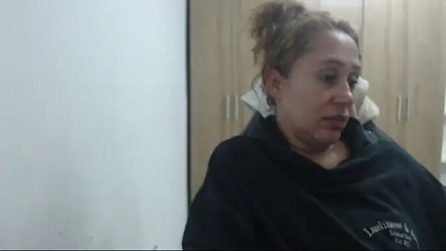 RoxanaLove9 online show from 09-29-25, 04:28