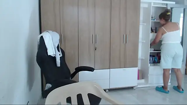 RoxanaLove9 online show from 11-22-25, 05:56